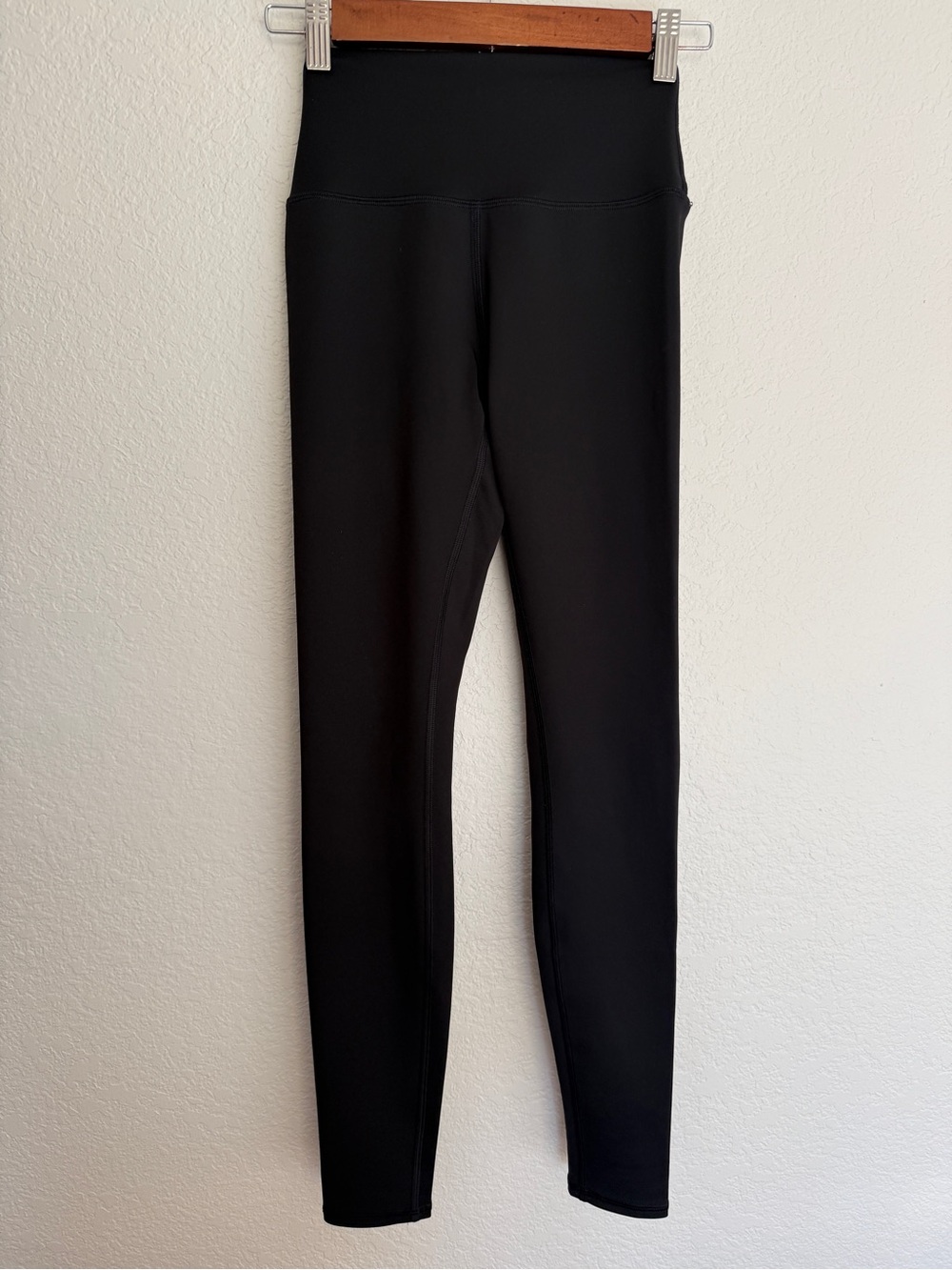 Alo Yoga High-Waist Airlift Legging in Black Small - Picture 7 of 9